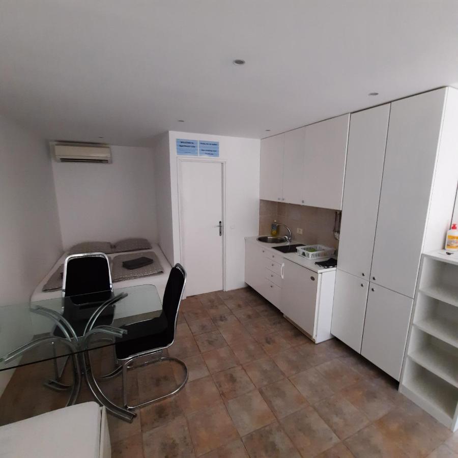Luka Apartment *